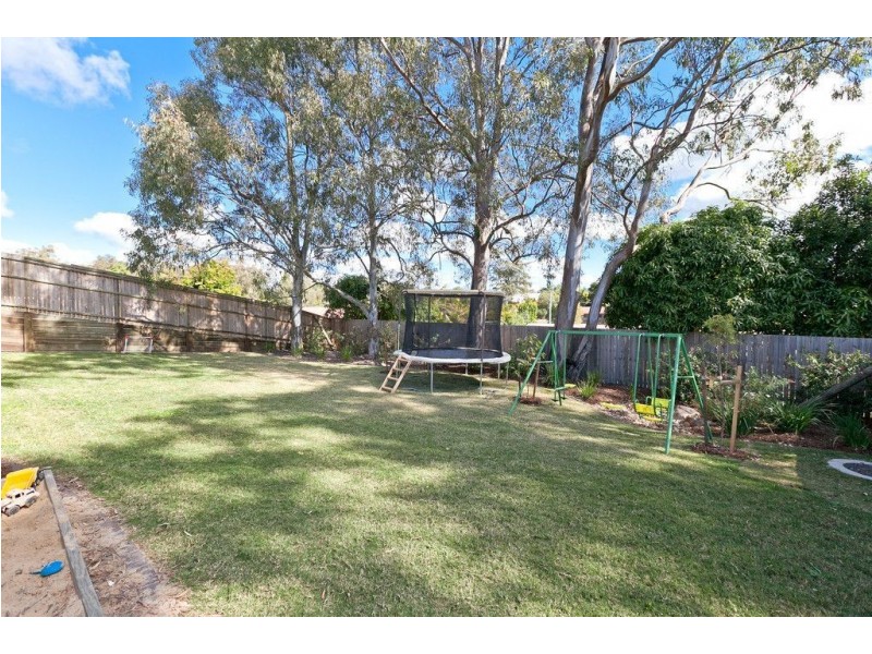 25 Magnetic Place, Redland Bay QLD 4165