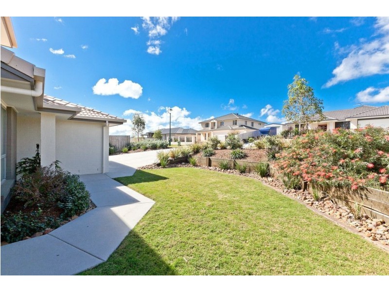 25 Magnetic Place, Redland Bay QLD 4165