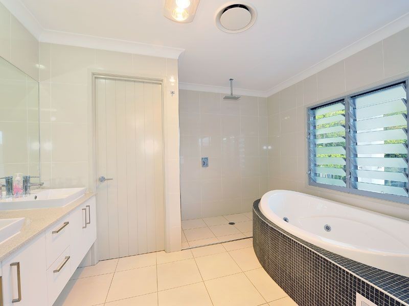 32 Taylor Street, Balmoral QLD 4171
