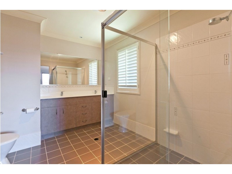 10 Lowe Crct, Redland Bay QLD 4165