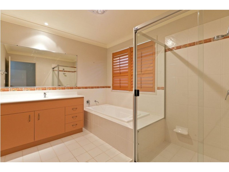 10 Lowe Crct, Redland Bay QLD 4165
