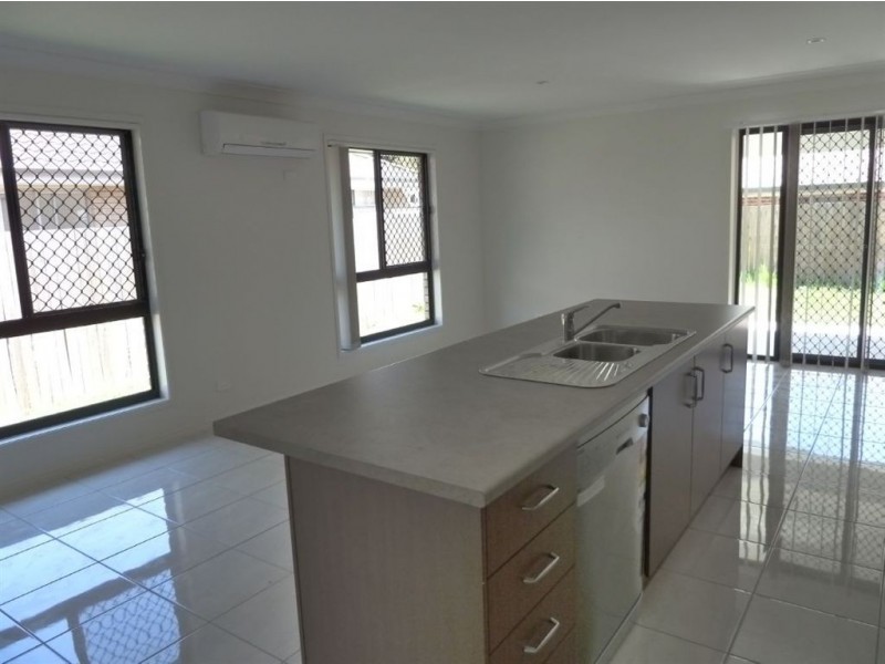 33 Stradbroke Street, Redland Bay QLD 4165