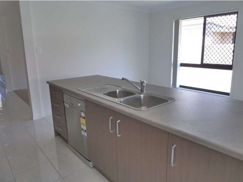 33 Stradbroke Street, Redland Bay QLD 4165