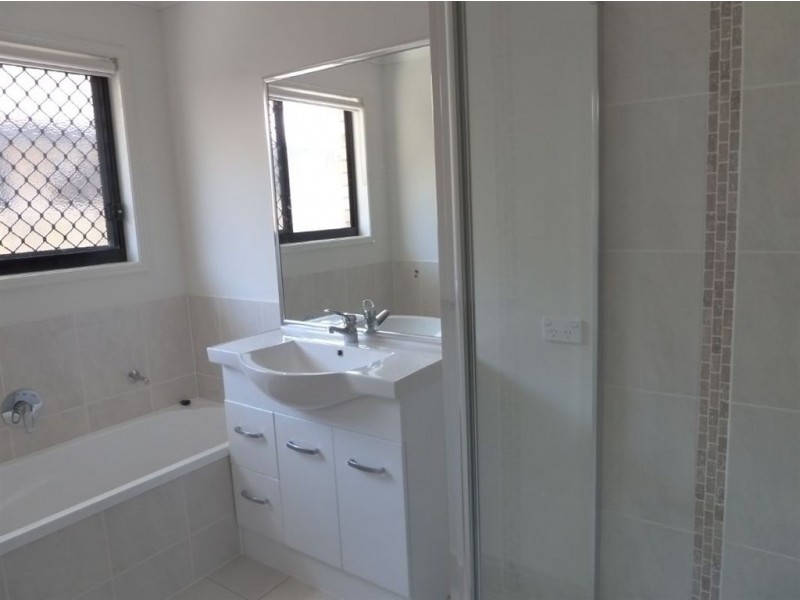 33 Stradbroke Street, Redland Bay QLD 4165