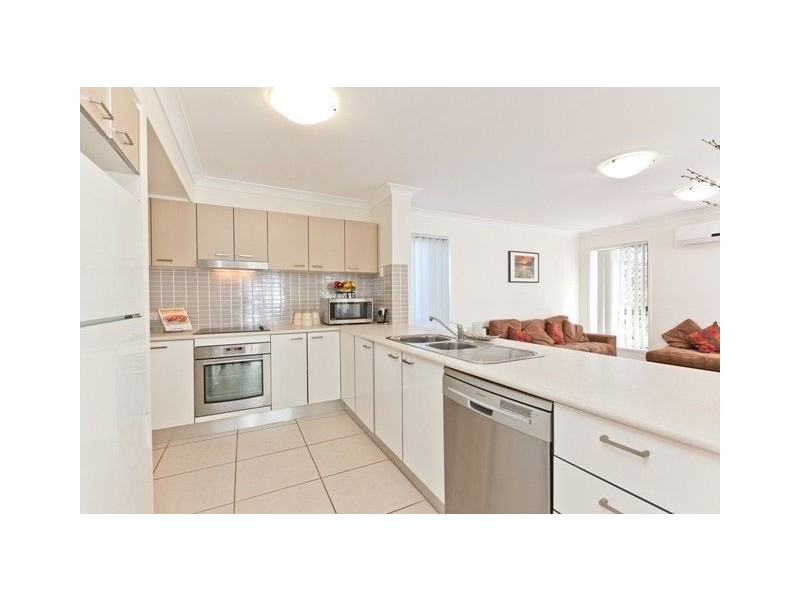 25 Magnetic Place, Redland Bay QLD 4165