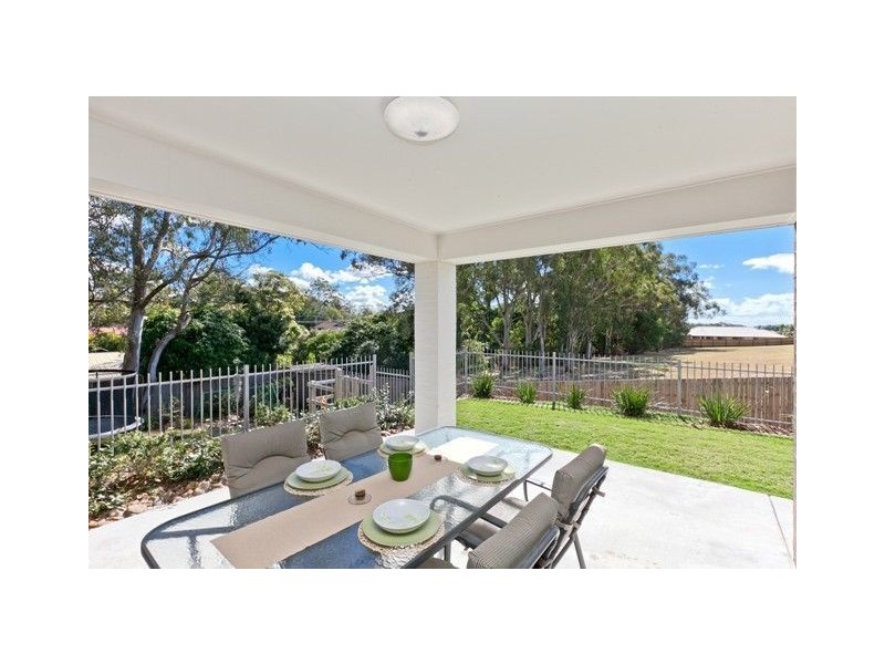 25 Magnetic Place, Redland Bay QLD 4165