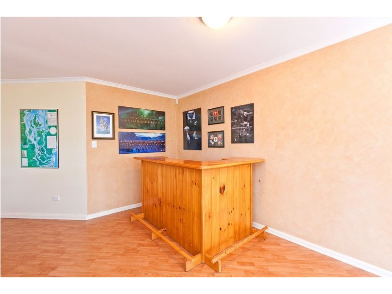 29 Pinelands Cct, Redland Bay QLD 4165