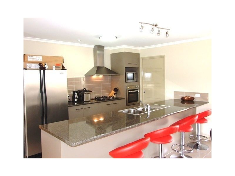 14 Mervyn Crescent, Redland Bay QLD 4165