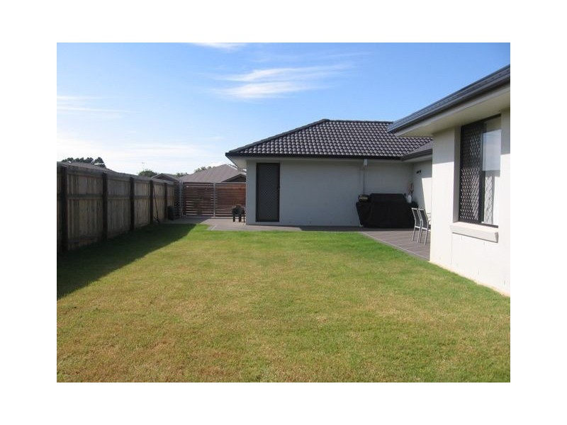 14 Mervyn Crescent, Redland Bay QLD 4165