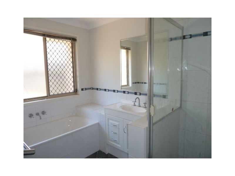 53 Spinnaker Circuit, Redland Bay QLD 4165