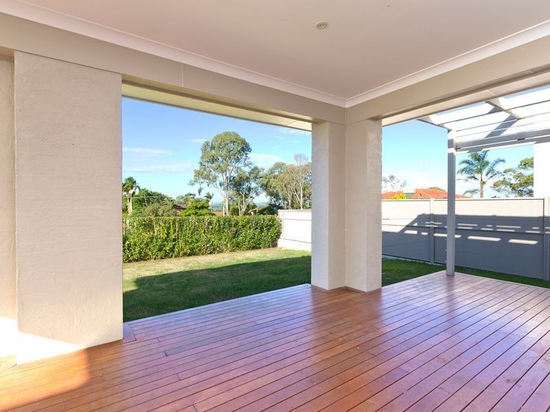 4 Sandy Cove Place, Redland Bay QLD 4165