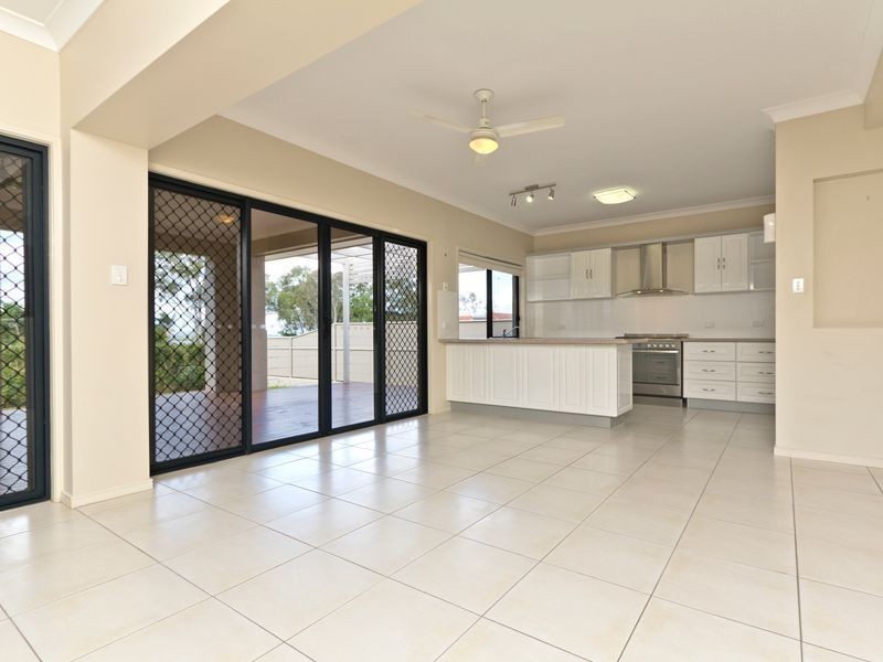 4 Sandy Cove Place, Redland Bay QLD 4165