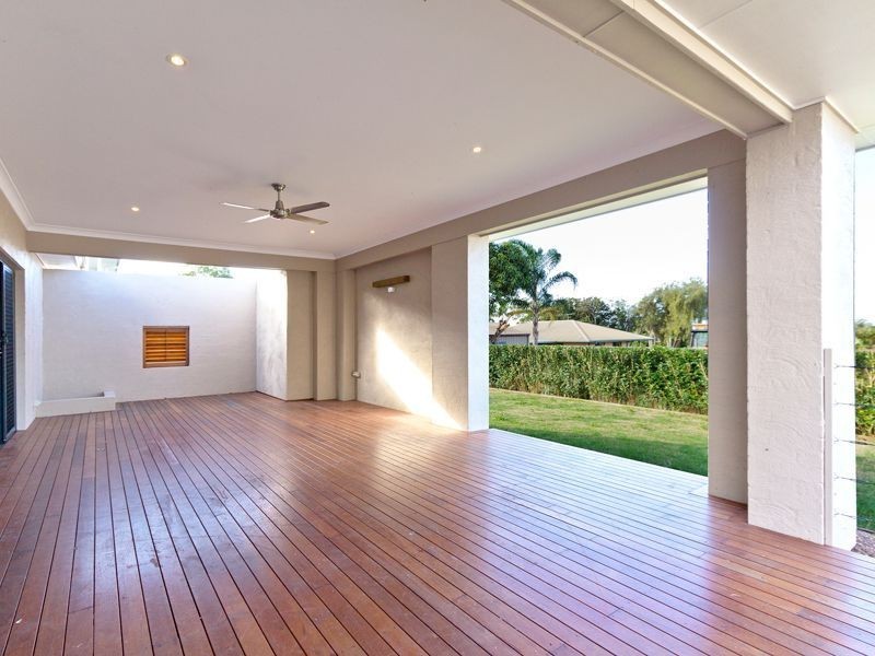 4 Sandy Cove Place, Redland Bay QLD 4165