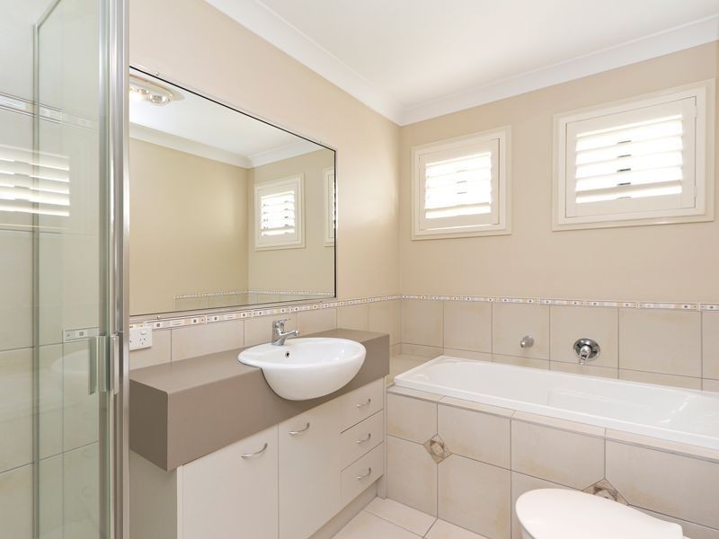 4 Sandy Cove Place, Redland Bay QLD 4165