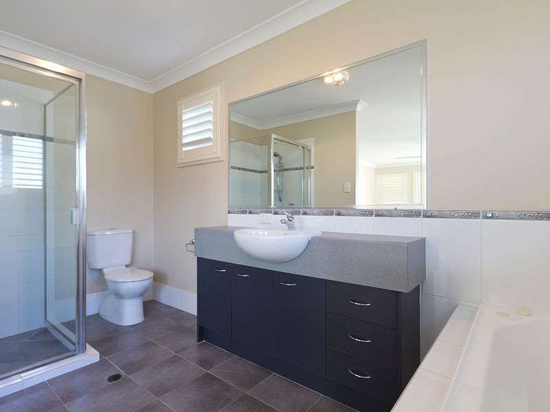 4 Sandy Cove Place, Redland Bay QLD 4165