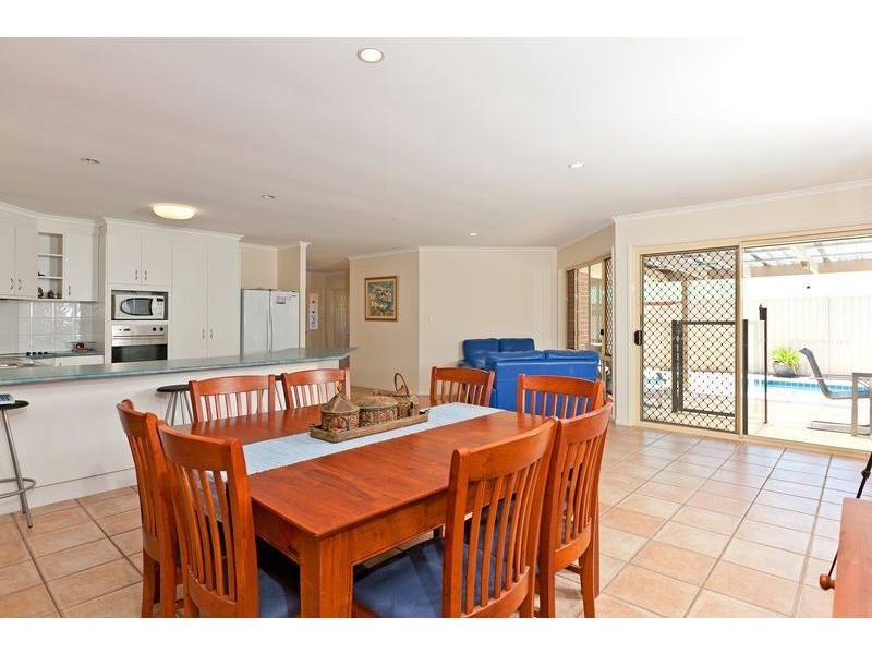 15 Viewfield Street, Redland Bay QLD 4165