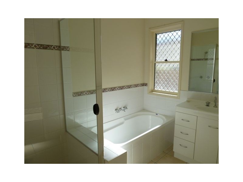 18 Lime Street, Redland Bay QLD 4165