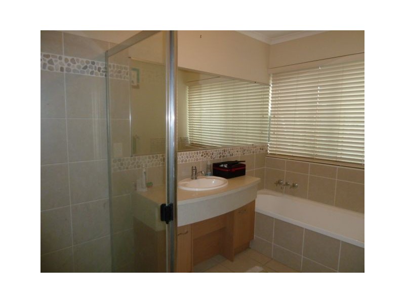 24 Gladebourne Cres, Victoria Point QLD 4165