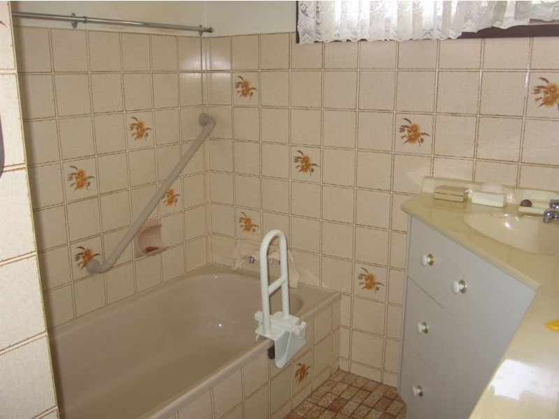 25-27 Bay Street, Redland Bay QLD 4165