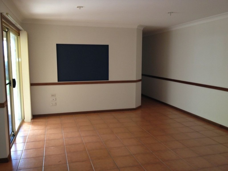 21 Attenborough Cct, Redland Bay QLD 4165