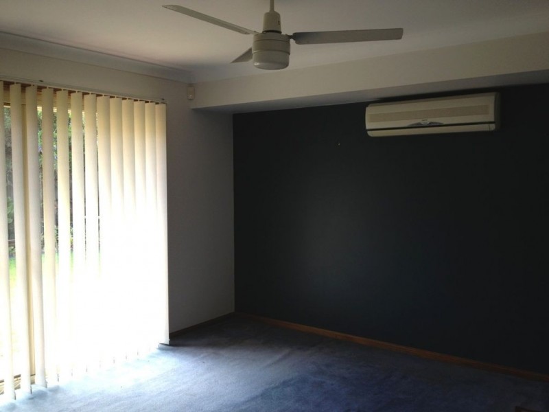 21 Attenborough Cct, Redland Bay QLD 4165