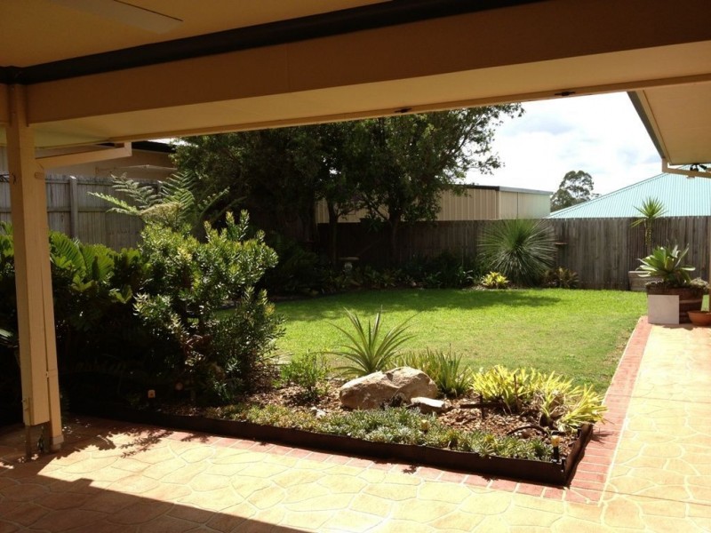 21 Attenborough Cct, Redland Bay QLD 4165