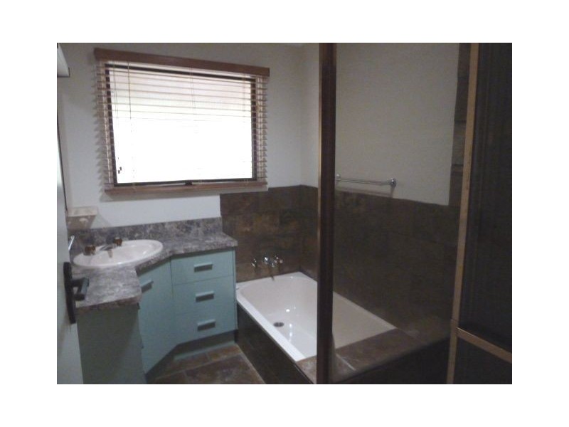 50 Strachan Rd, Victoria Point QLD 4165