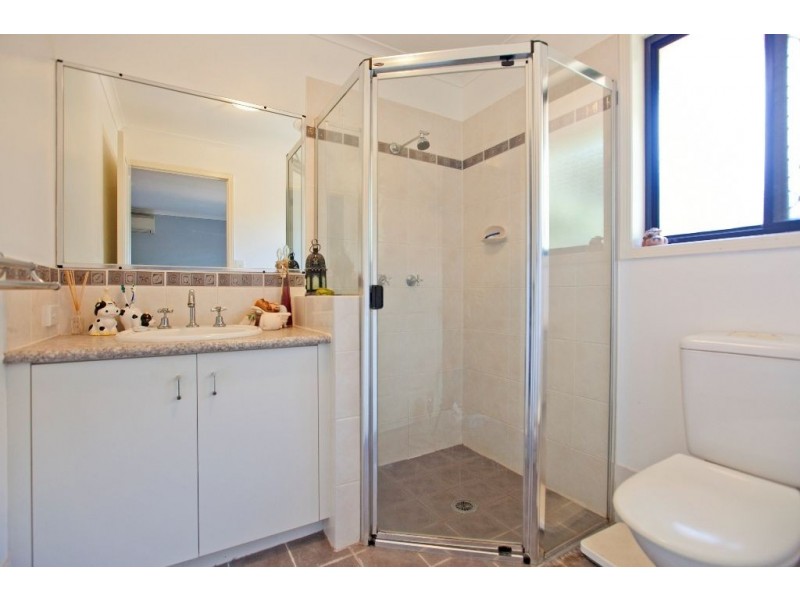 12 Garrett Place, Redland Bay QLD 4165