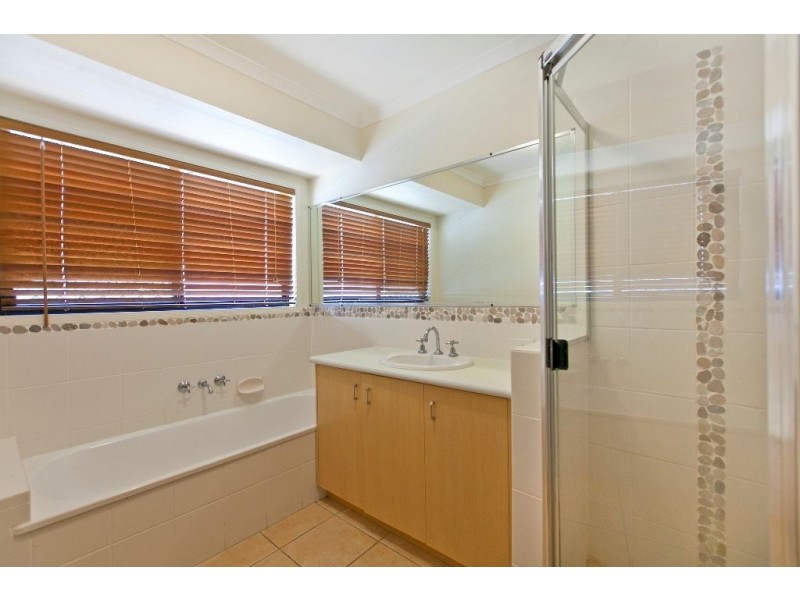 12 Garrett Place, Redland Bay QLD 4165