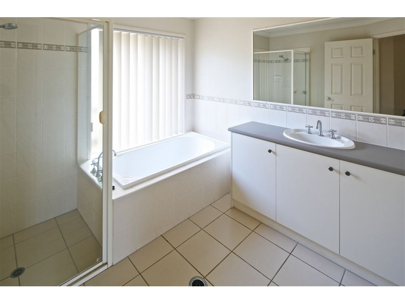 33 Baythorn Drive, Thornlands QLD 4164