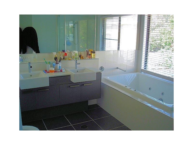 5 Creekwood St, Victoria Point QLD 4165