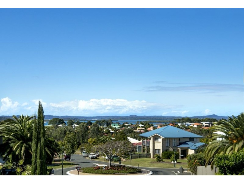 2 Keirnan Street, Redland Bay QLD 4165