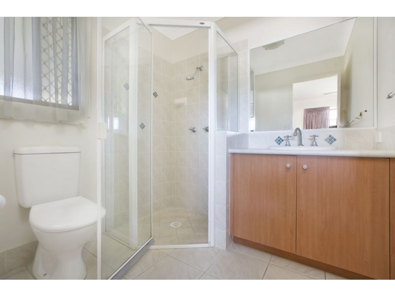 2 Keirnan Street, Redland Bay QLD 4165