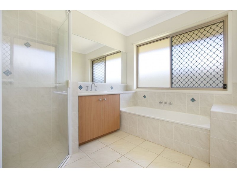 2 Keirnan Street, Redland Bay QLD 4165