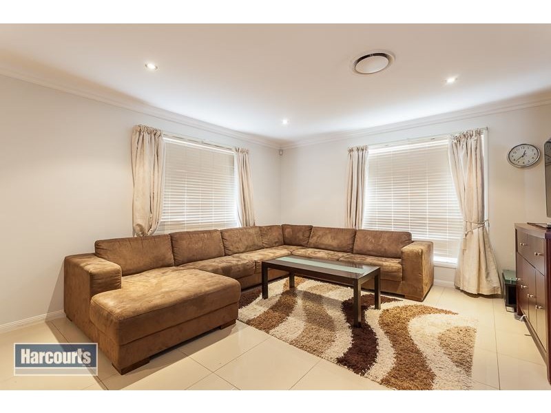 3 Resi Drive, Regents Park QLD 4118