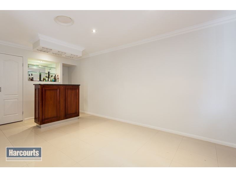 3 Resi Drive, Regents Park QLD 4118