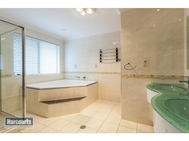 3 Resi Drive, Regents Park QLD 4118