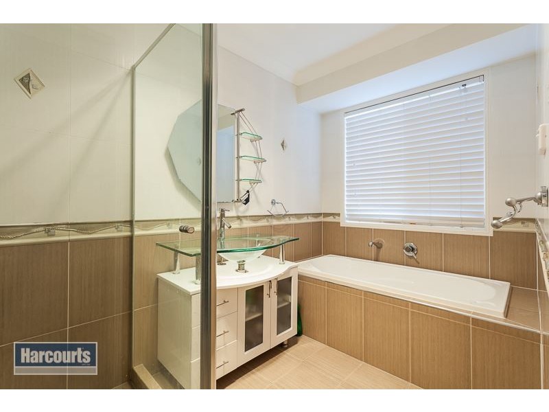 3 Resi Drive, Regents Park QLD 4118