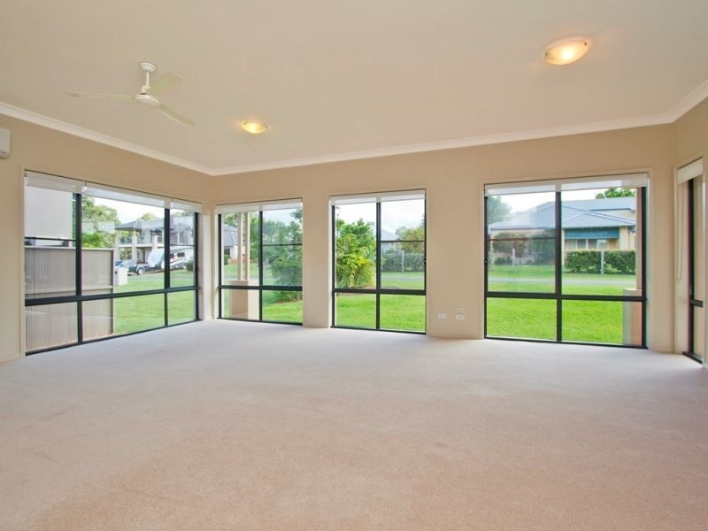 4 Sandy Cove Place, Redland Bay QLD 4165