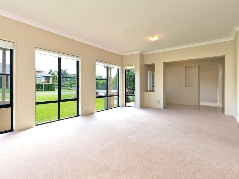 4 Sandy Cove Place, Redland Bay QLD 4165
