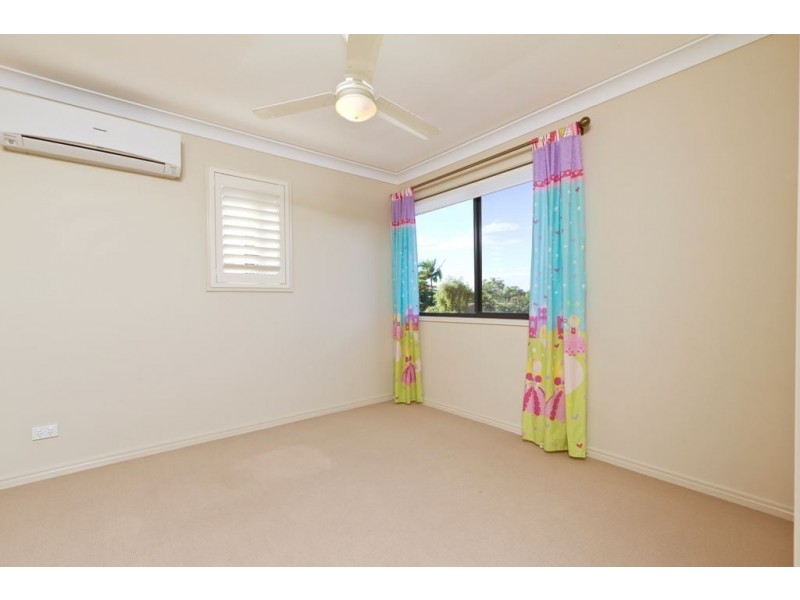 4 Sandy Cove Place, Redland Bay QLD 4165