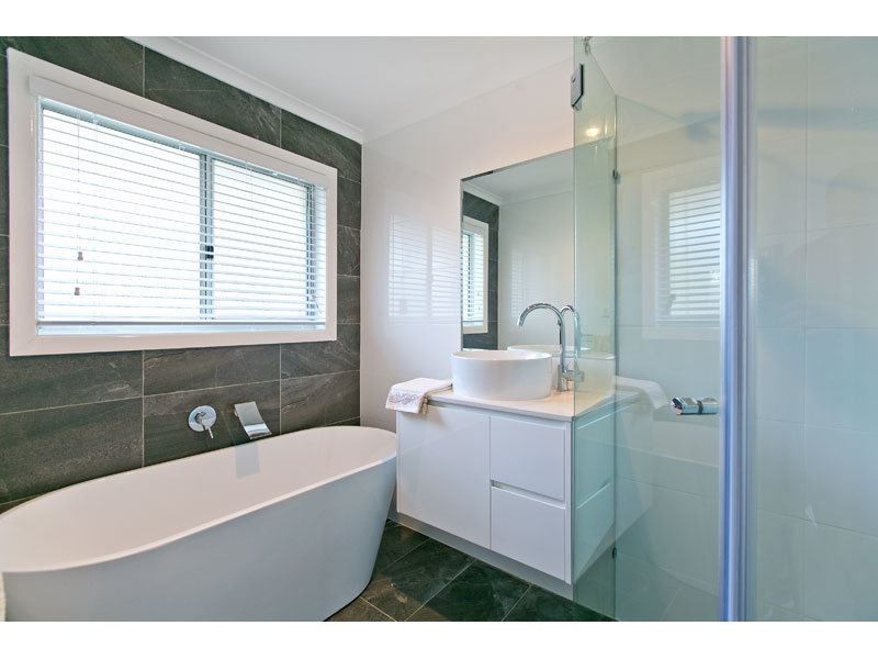 60 Muriel Street, Redland Bay QLD 4165