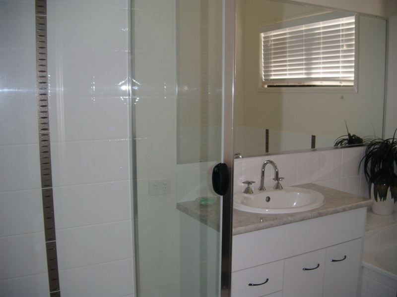 56 Spinnaker Cct, Redland Bay QLD 4165