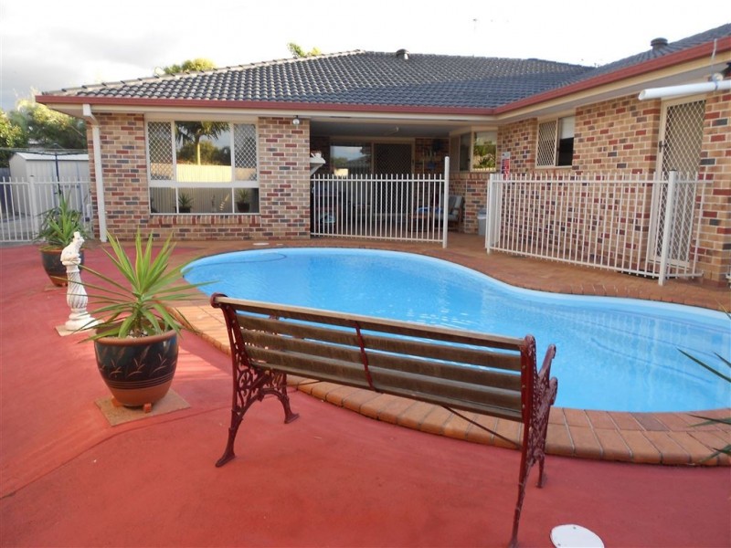 12 Montrose Place, Redland Bay QLD 4165