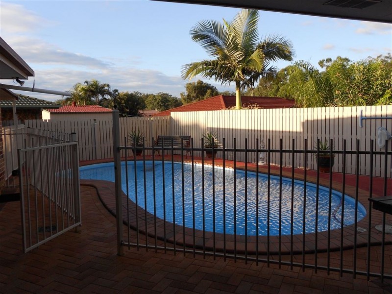 12 Montrose Place, Redland Bay QLD 4165