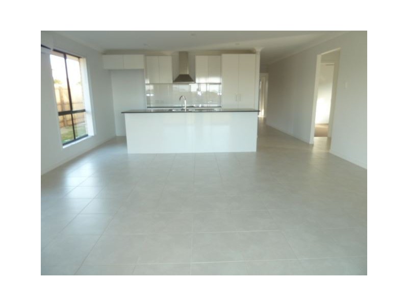 18 Maree Place, Redland Bay QLD 4165