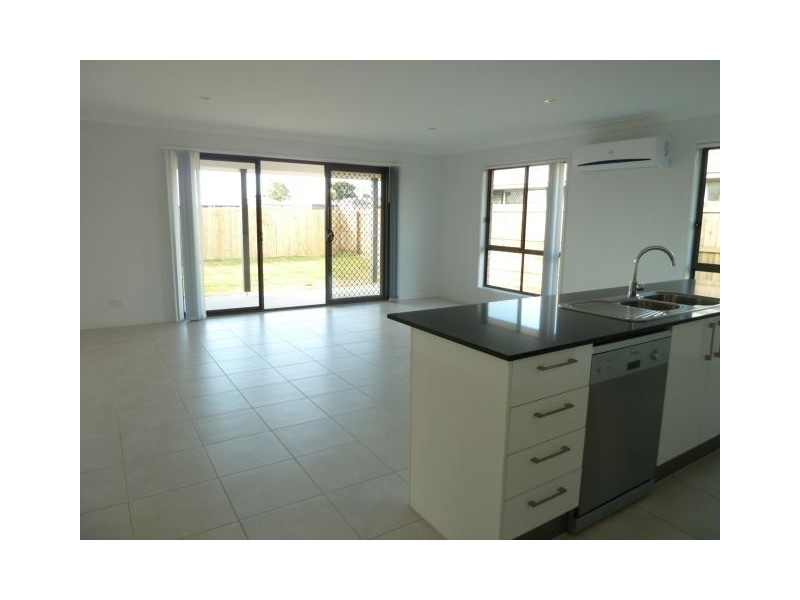 18 Maree Place, Redland Bay QLD 4165