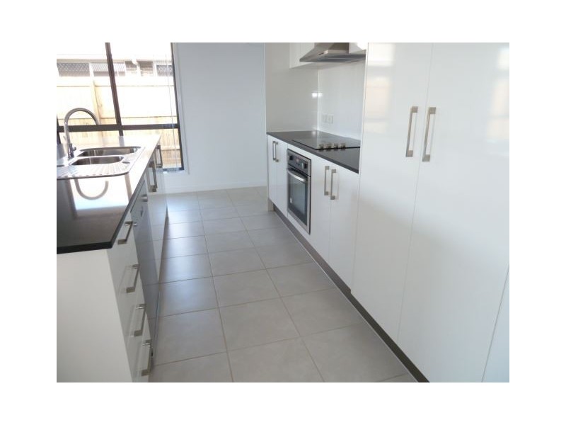 18 Maree Place, Redland Bay QLD 4165