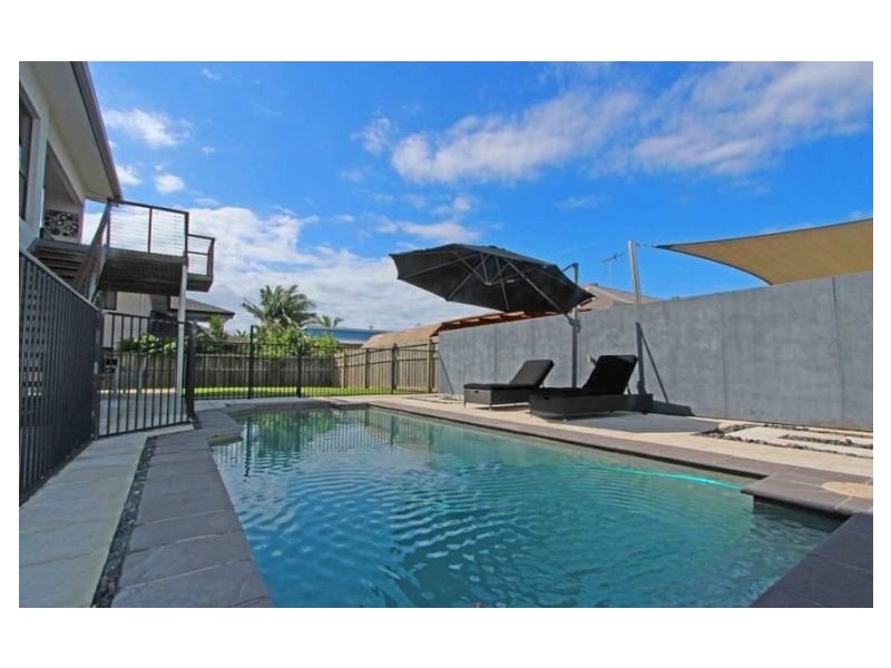 9 Saltwater Place, Redland Bay QLD 4165