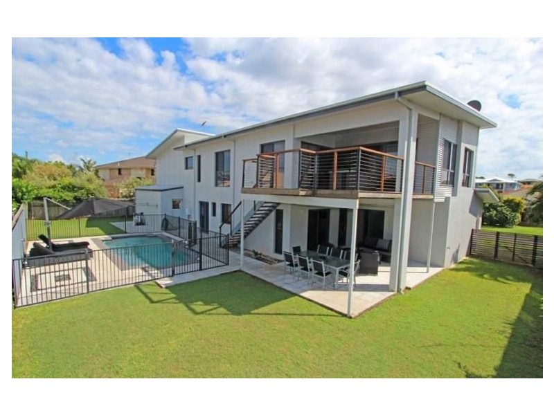 9 Saltwater Place, Redland Bay QLD 4165
